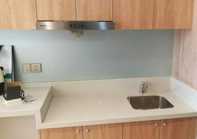 安装|为什么橱柜不要装背板好别以为是师傅偷工减料,其实这样好处多