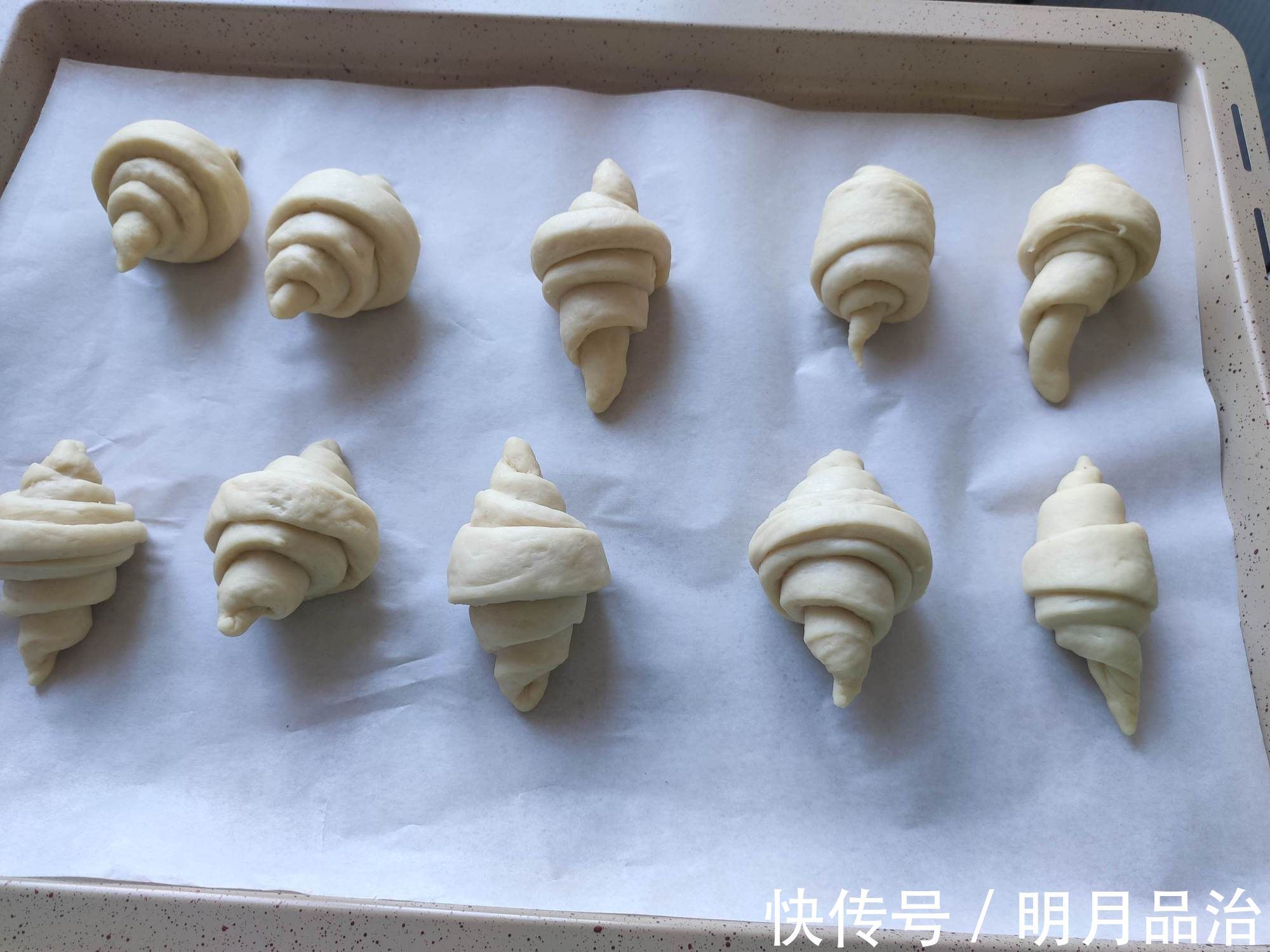 不用黄油也能做的面包,松软好吃,奶香浓郁,孩子早餐最喜欢它