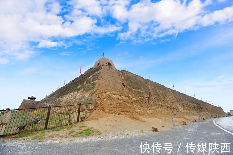 黄土味|陕西旅游博主带您玩转神奇宁夏 走进镇北堡西部影视城