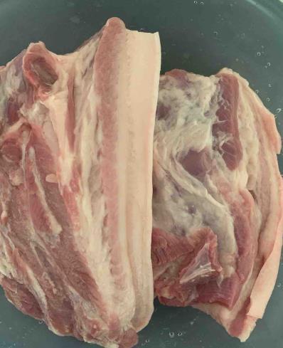 炸扣肉,别直接下锅油炸!大厨教你4点,金黄软糯,好吃不油腻