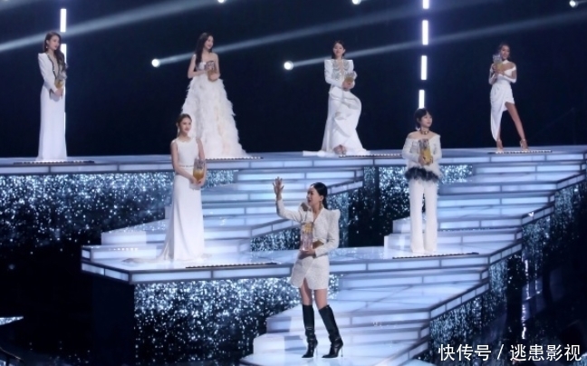 浪姐斗艳,王鸥的抹胸长裙,周笔畅的小性感,都不如张雨绮复古美