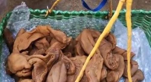 顾客|老奶奶路边卖“特色小吃”,路人只看不买,顾客是你们不识货