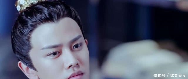  专家|阿斯塔那古墓发现写有字迹的麻布，专家鉴定，说：它们是难得文物