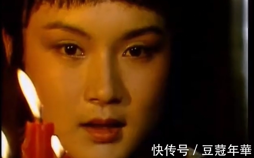 含丹$同样是“宝玉看呆宝钗”,老版宝黛钗太可爱,新版像大型宫斗现场