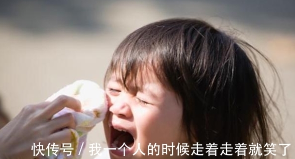 家长|“高情商”的家长哄孩子,不会说“别哭了”,要学会换种沟通方式