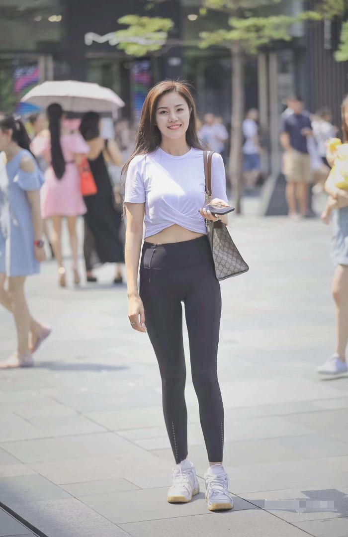 打扮 美女你穿成这样出去,别人会认为你没打扮