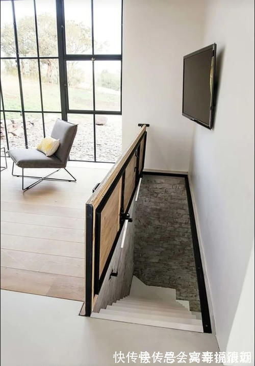 盖板|外国人就是脑洞大开!好好的楼梯非要装个盖板,看完才知道多实用