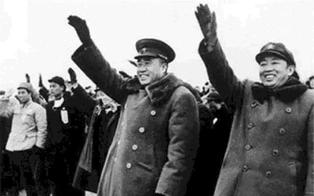 依然|首任空军司令刘亚楼,逝世55年妻子如今在哪?92岁高龄依然健在