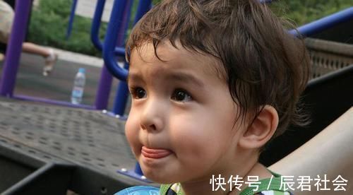 衣服|再穷也别让娃穿别人的旧衣服,省下的是小钱,毁了的是他一生