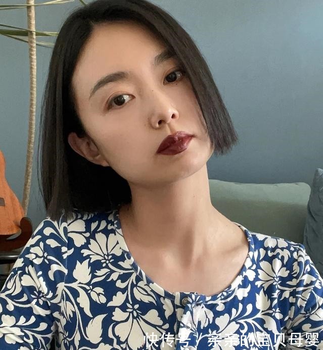 苹果肌处 四十岁的女人,最好别剪下面几种发型,显土没气质,后几种更好看