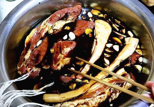 冬天|冬天里家中必备的腊肉,这样腌制才对,看着就有过年的气息