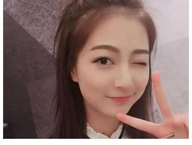 冯林|21岁冯琳走红！通过千里挑一的选拔成为领诵员，成功的背后是努力