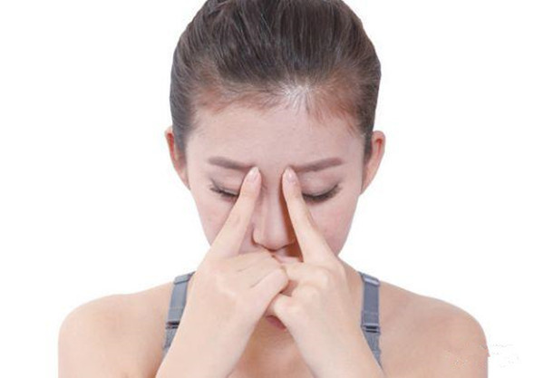 老花眼|老中医绝学“一根手指”能养生,恢复视力不老花,效果立竿见影