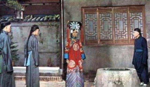 慈禧|故宫“珍妃井”井口这么窄,可怜珍妃如何被塞进去?慈禧:很简单