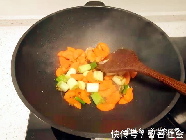 晚餐|晚餐菜花这样做，色泽金黄不发黑，营养均衡，上桌就被孩子抢光了