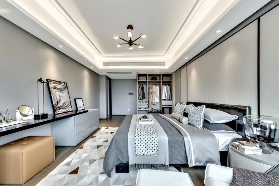 灰色|180㎡现代,硬包与木饰面,舒适精致的软装,营造优雅的档次感