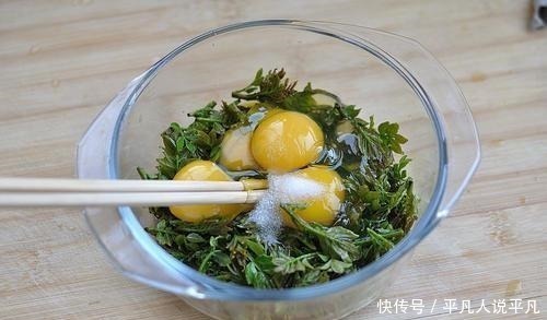  韭菜茴香靠边站，它才和鸡蛋绝配，健胃散寒，化痰湿，比香椿好吃