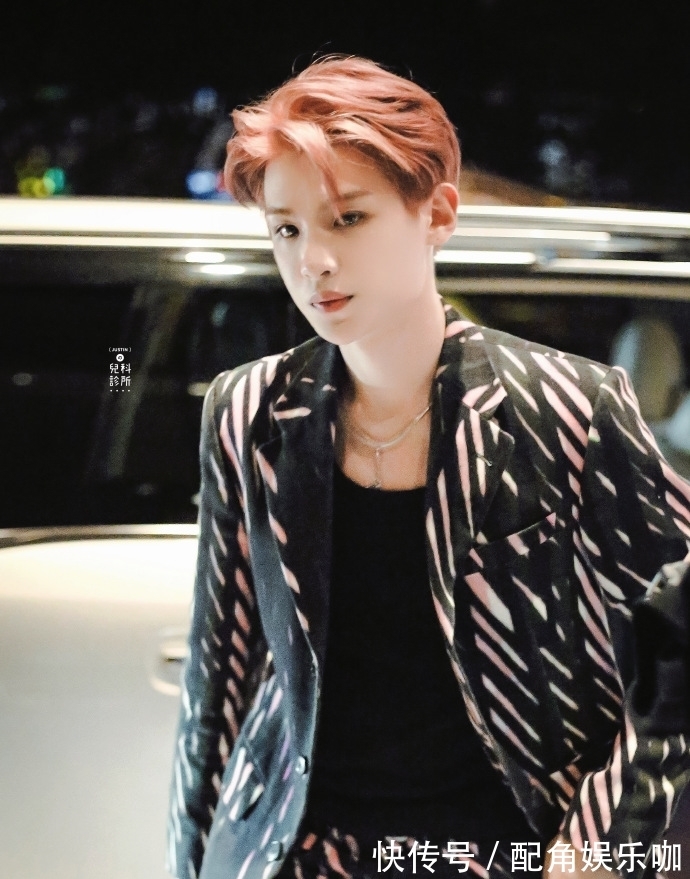 路透|Justin昨晚下班路透释出 小可爱到霸总转变只需要一次节目录制时间