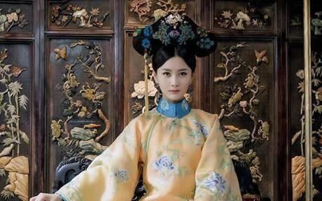 赫舍里氏|康熙最难忘的女人，15岁生下一皇子，康熙为了她不惜违背祖训