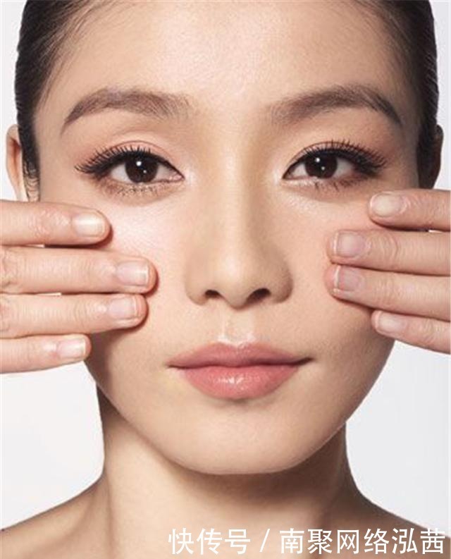 “涂眼霜”的4种错误方法,就算是千元眼霜也是浪费钱还没效果!