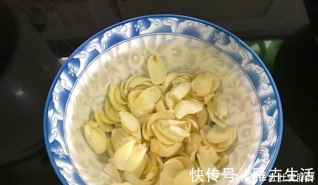 桃胶|夏天，女人要多喝这甜羹，三种食材一起炖，营养滋润，面膜都省了！