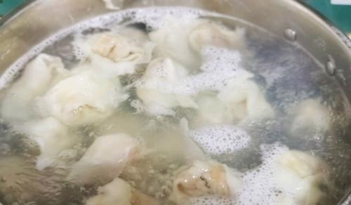 馄饨汤汁不难调,只需加这几种调料,开水一冲,比骨头汤还鲜!