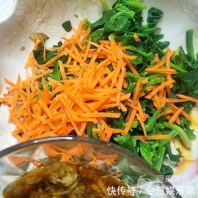 年味餐桌清新菜酸爽蒜香菠菜~