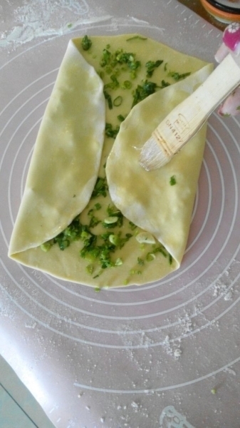 葱花饼好吃的做法,不用发面,开水一烫,层层酥脆,想做失败都难
