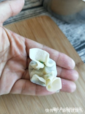 爱吃馄饨别买着吃了,教你在家做,皮薄馅鲜,比买的好吃