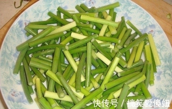 50多岁老伙夫:不管炒什么肉,下锅前加这一样,肉嫩汁多口感好
