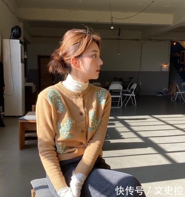 在家就别穿睡衣了,“奶奶衫”就算宅一周都很精致,还巨显瘦