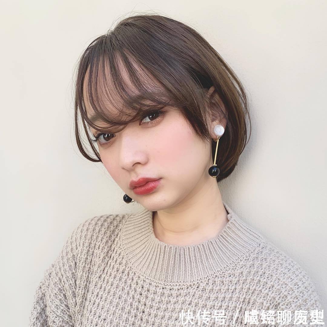 发型 圆脸的女生，应该如何选择发型，才会让自己看起来显脸小？