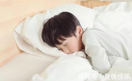 睡前奶|7岁男娃，连续2年坚持喝睡前奶，后来他有什么变化？