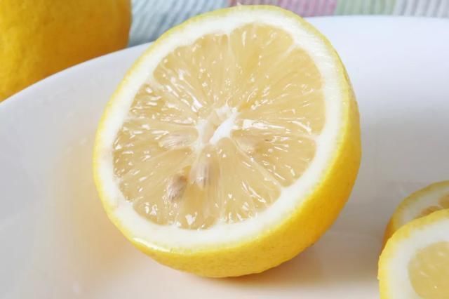 果肉|建议中老年人小暑前后,若条件允许,这5种水果每天可多吃一点