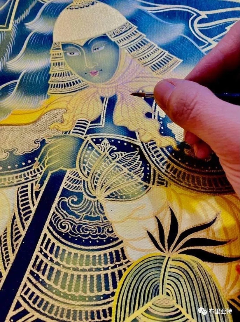 青年女画家奥云额尔德尼重现历代蒙古皇后