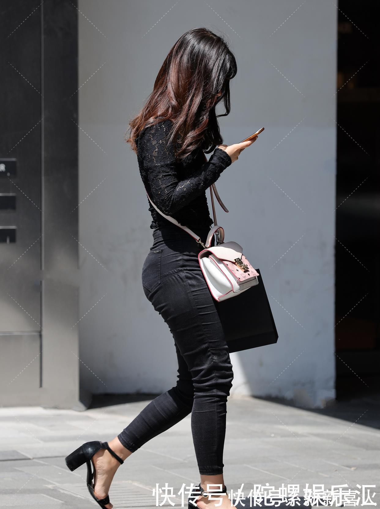 裤子|黑色的方子领上衣搭配黑色修身裤子,展现完美身材曲线