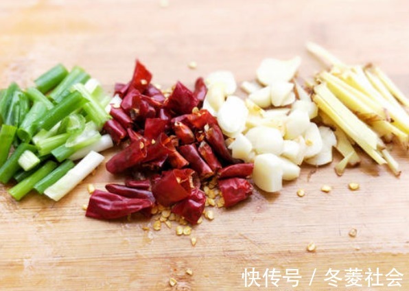 入味|炒苋菜时，牢记“油盐水”3步，口感嫩味道香，还很入味，真好吃