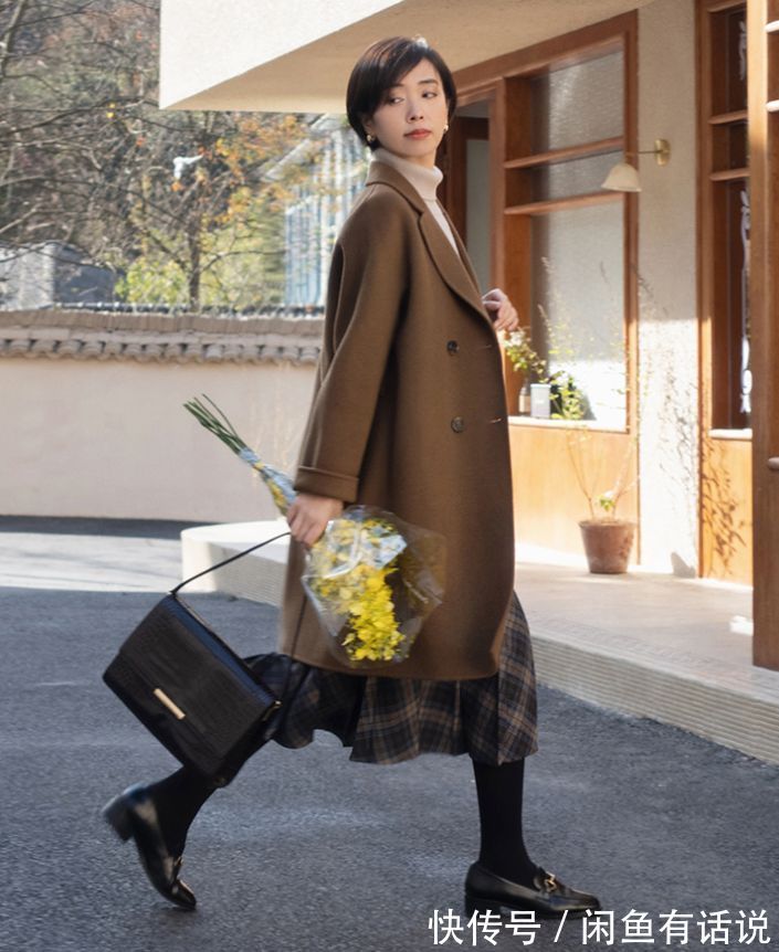 搭配|这才是中年女人该有的大衣穿搭,6套“配色方案”,直接照穿就美