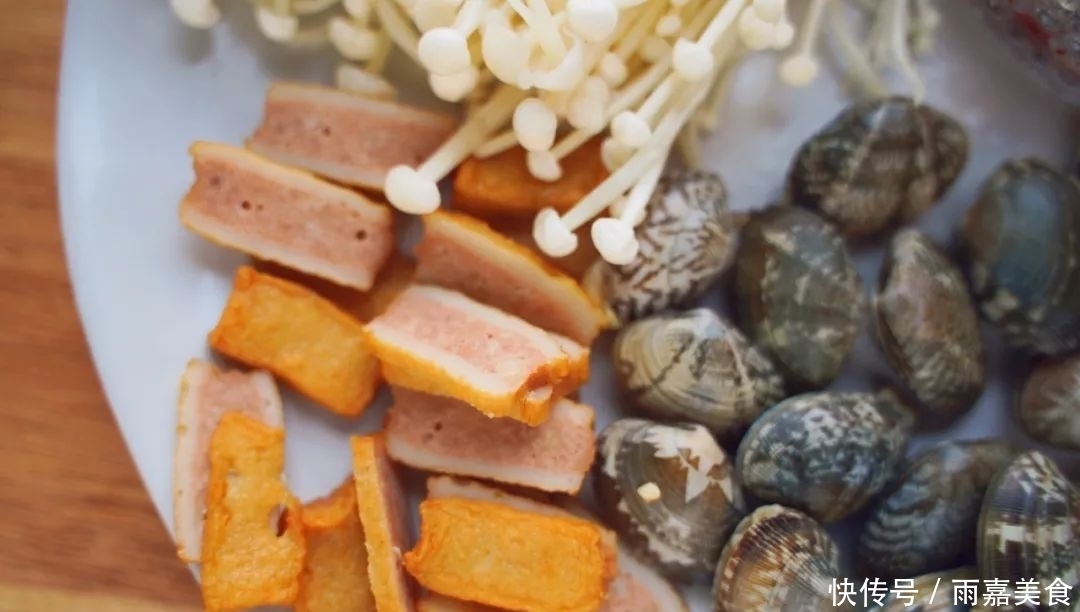 不愧是逛夜市必点小吃,香辣爽口,鲜美十足,好吃到舔壳!