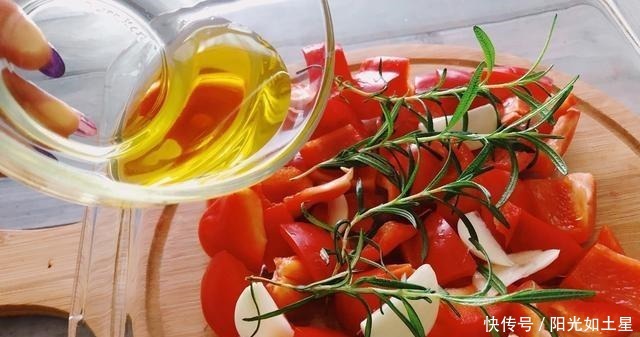 清淡的减脂早餐-清淡的颜值迷迭香云朵鸡蛋、营养美味和刮油