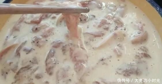 大葱|炸酥肉时加面粉还是加淀粉?都不对,教你地道做法,外脆里嫩!