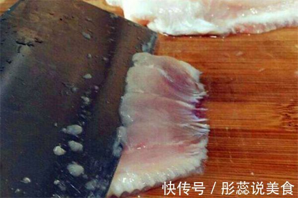 煮酸菜鱼时鱼片老破碎大厨说多加“这1步”，鱼片完整又香嫩