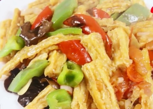 如此做法“烧腐竹”，给肉都不换，很多人都不会炒，今天大厨教你