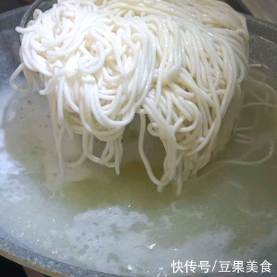 m2勺豆瓣酱撑起的主食，一家三口吃不够