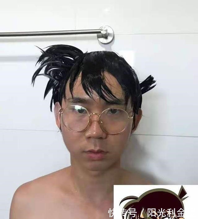漫迷们|泰国小哥Cos都很火,他在“洗澡”时利用洗头液做出各种动漫角色