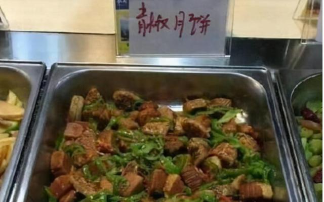 盘点大学食堂的“黑暗料理”,橙子蒸蛋都是小意思,这个才最过分