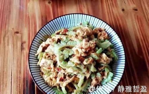 老同学来家里做客，做了5道家常菜，成本不到80元，大家都吃嗨了