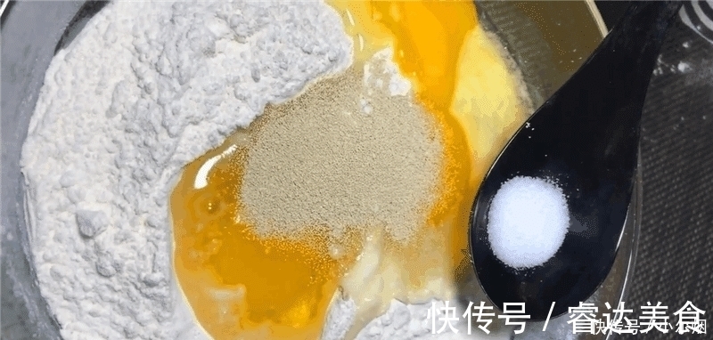 炸出的油条不蓬松 早餐老师傅说漏嘴, 学会做出的油条又香又软