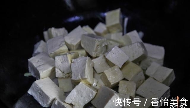 教你烧豆腐的绝招,秘方和做法都告诉你,又嫩又香又营养,比肉香