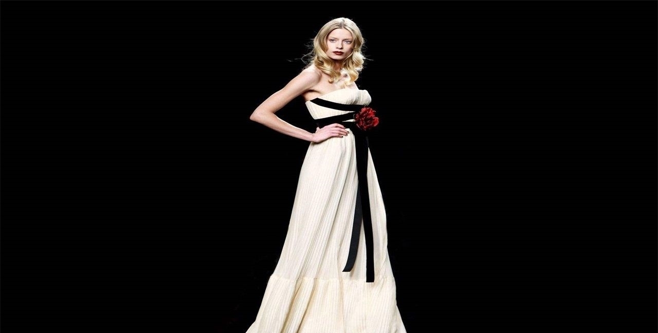 女孩|身高不到1米的21岁女孩,却成为一名模特,人生如同开挂